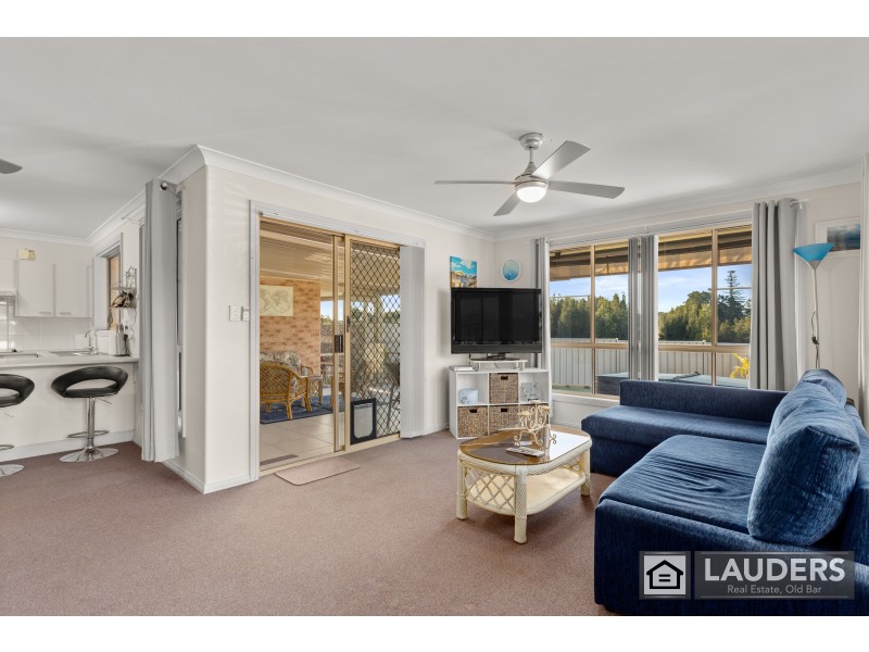 135 Waterman Street, Old Bar NSW 2430