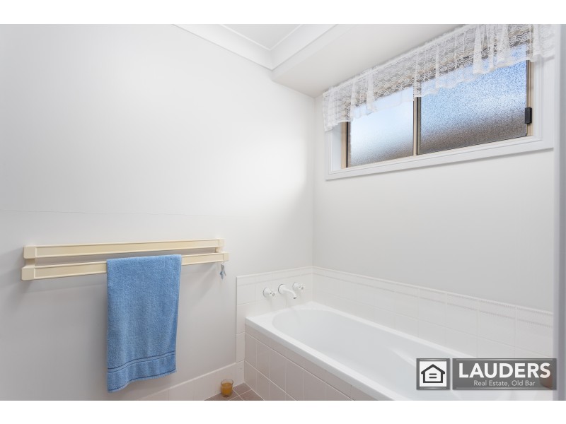 135 Waterman Street, Old Bar NSW 2430
