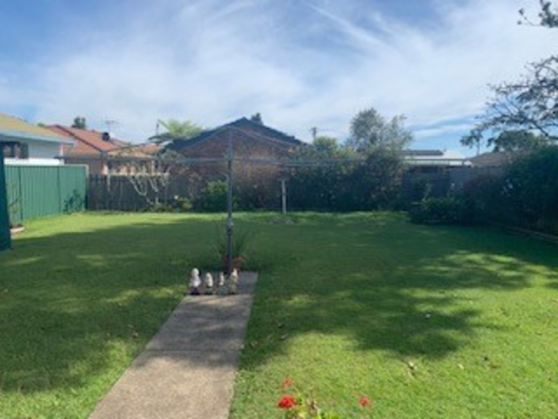 11 Richardson Street, Old Bar NSW 2430