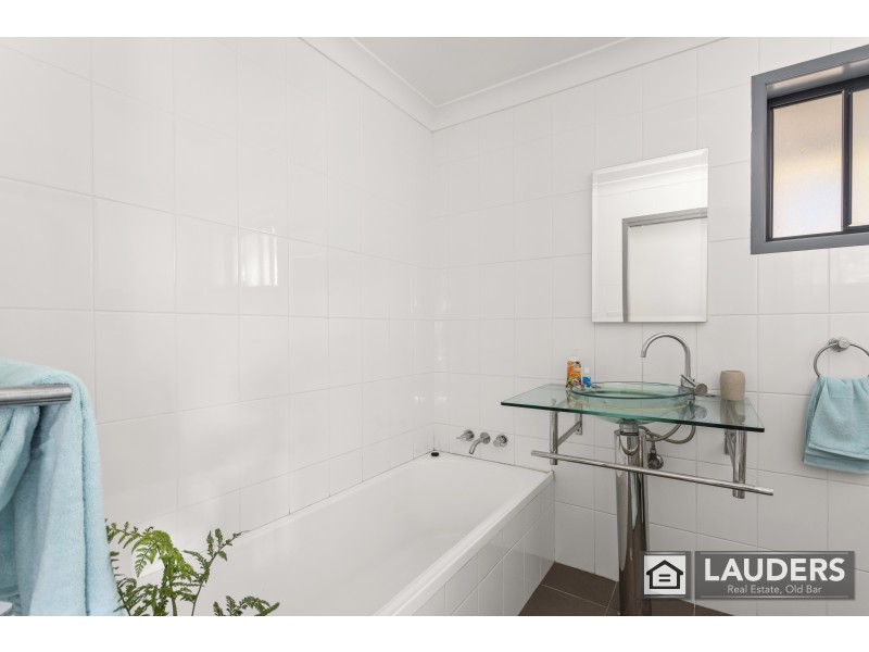2 Greenbank Way, Old Bar NSW 2430