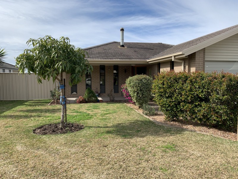 28 Albatross Way, Old Bar NSW 2430