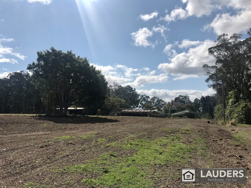 428 Old Bar Road, Old Bar NSW 2430