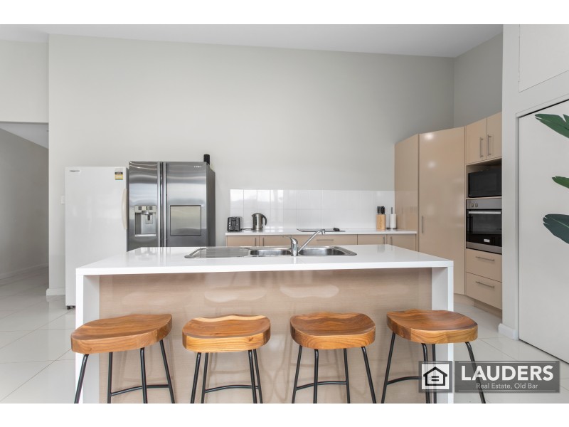 1 Flagtail Avenue, Old Bar NSW 2430