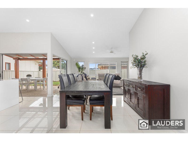1 Flagtail Avenue, Old Bar NSW 2430