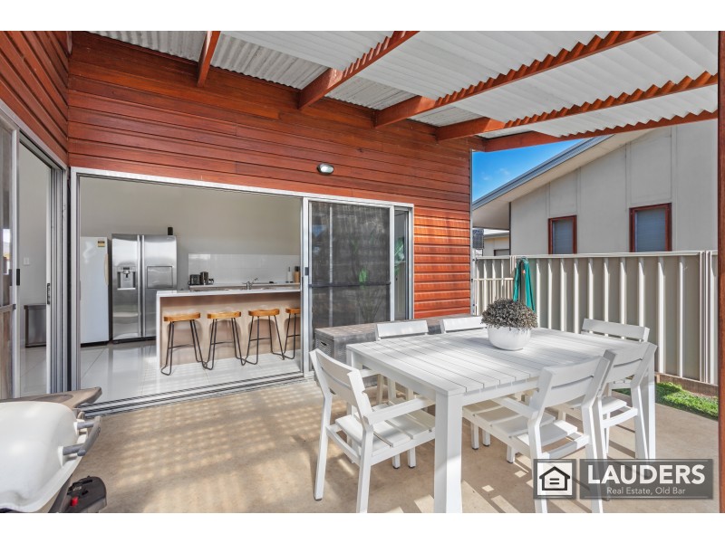 1 Flagtail Avenue, Old Bar NSW 2430