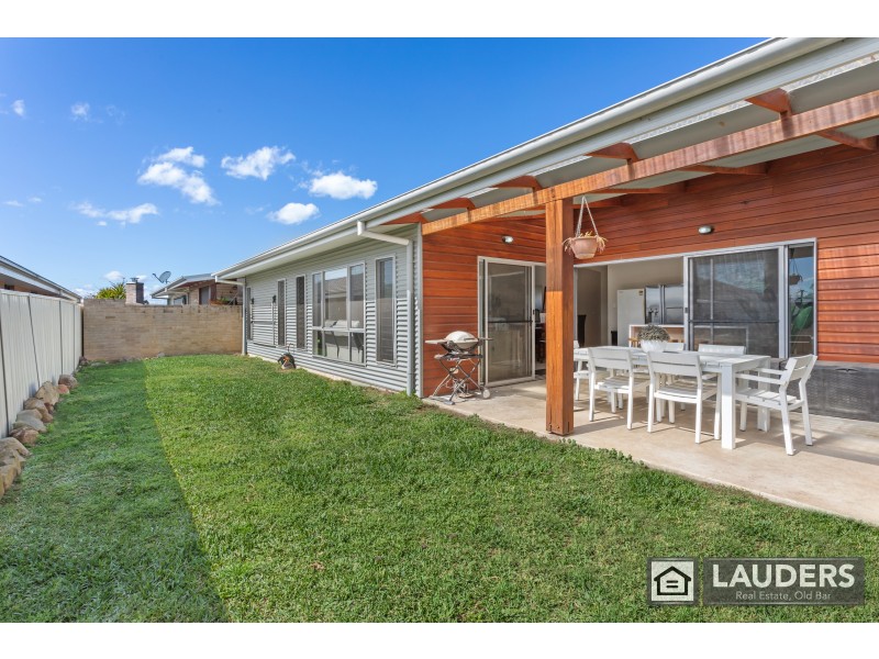 1 Flagtail Avenue, Old Bar NSW 2430