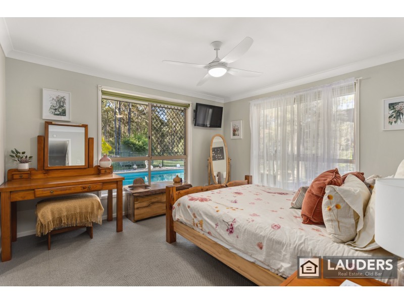 15 Scotts Road, Mitchells Island NSW 2430