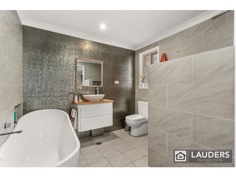 15 Scotts Road, Mitchells Island NSW 2430