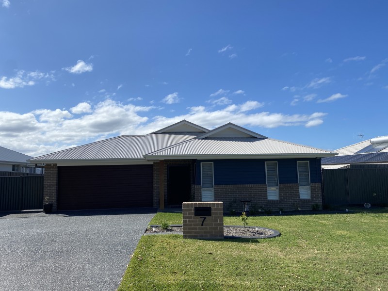 7 Ondaroo Crest, Old Bar NSW 2430