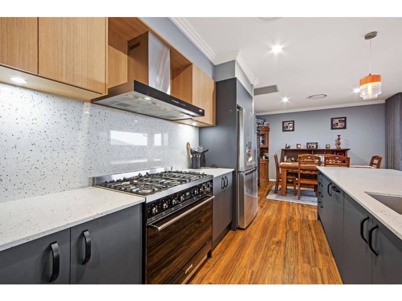 7 Ondaroo Crest, Old Bar NSW 2430