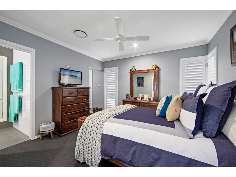 7 Ondaroo Crest, Old Bar NSW 2430