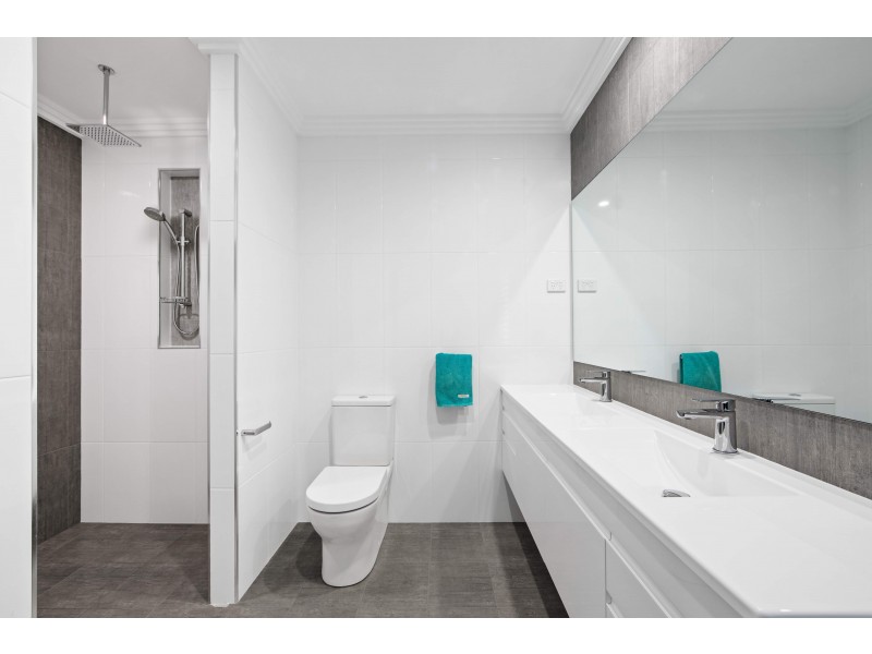 7 Ondaroo Crest, Old Bar NSW 2430