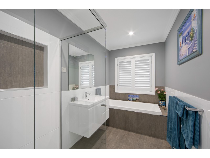 7 Ondaroo Crest, Old Bar NSW 2430
