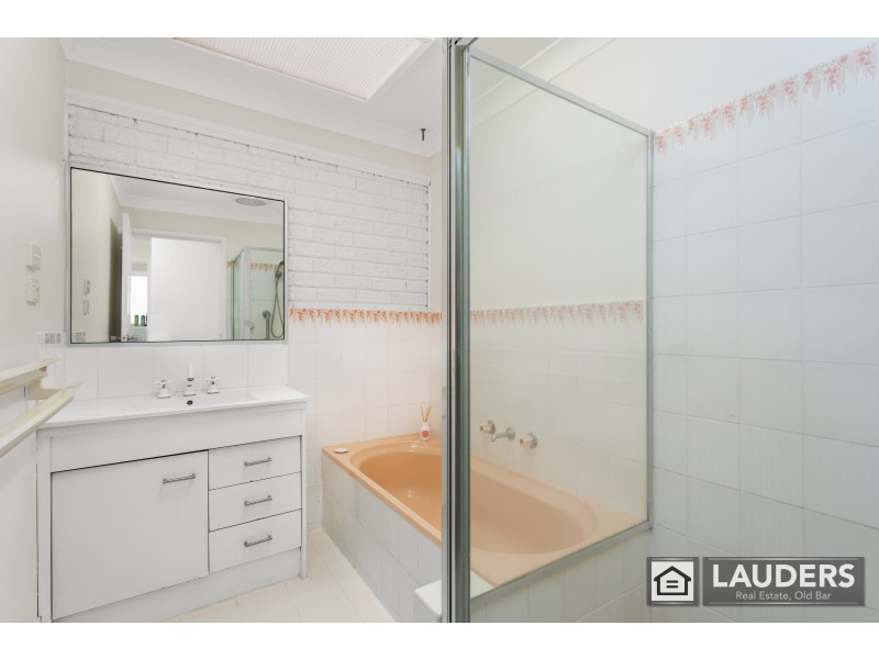 1/3 Wyden Street, Old Bar NSW 2430