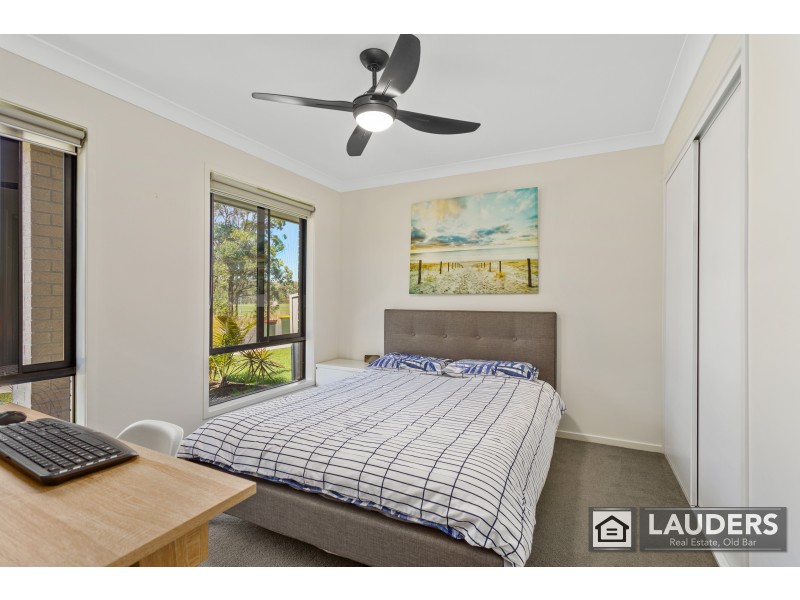 100 Albatross Way, Old Bar NSW 2430