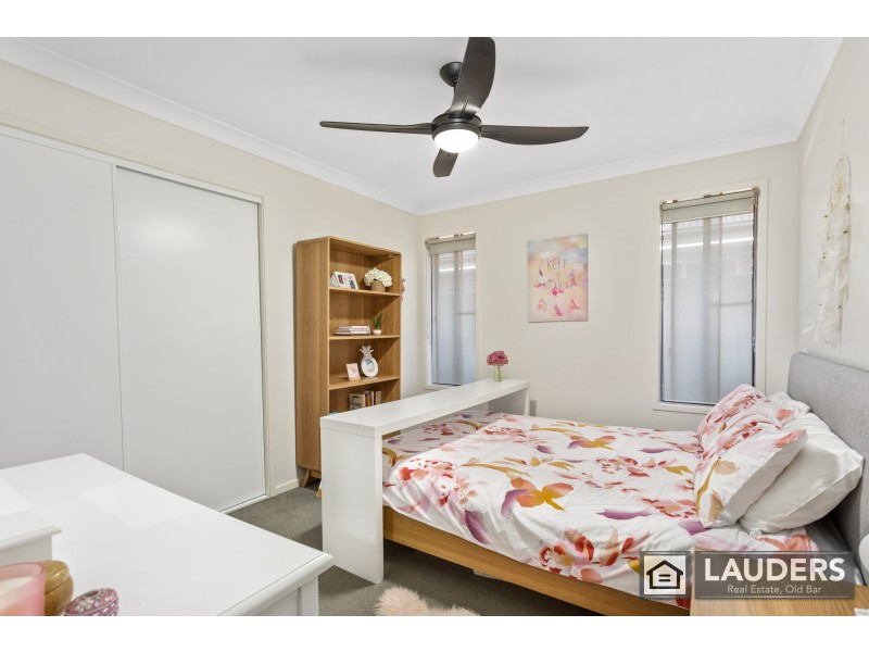 100 Albatross Way, Old Bar NSW 2430