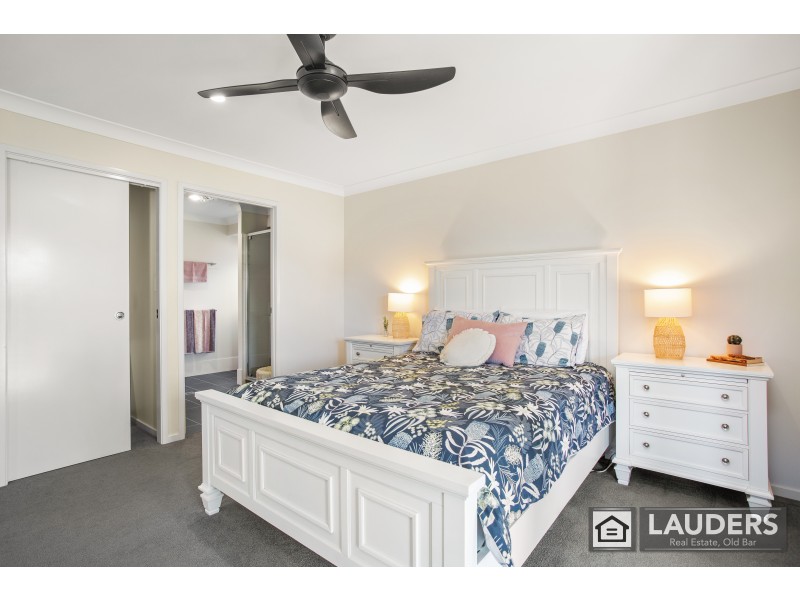 100 Albatross Way, Old Bar NSW 2430
