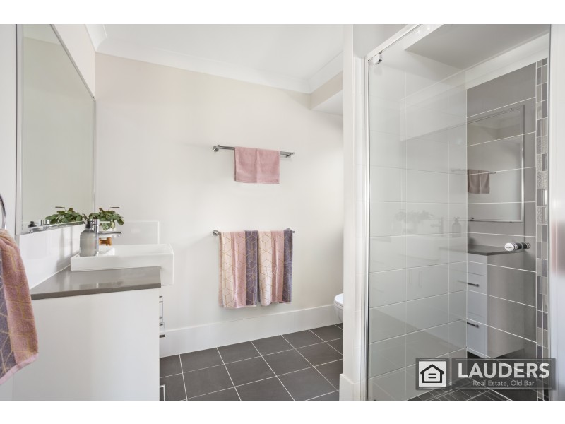 100 Albatross Way, Old Bar NSW 2430