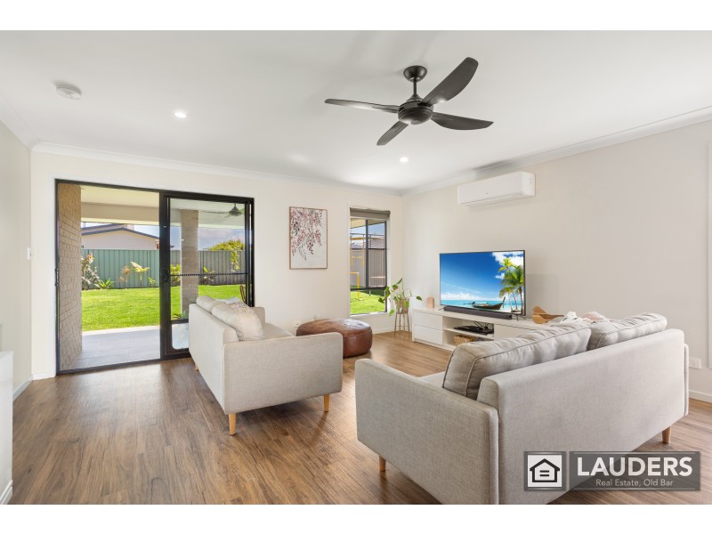 100 Albatross Way, Old Bar NSW 2430