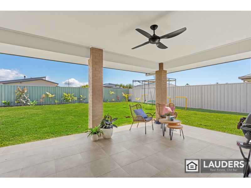 100 Albatross Way, Old Bar NSW 2430