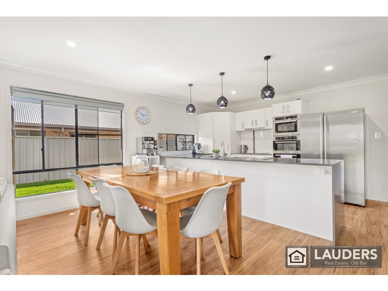 100 Albatross Way, Old Bar NSW 2430