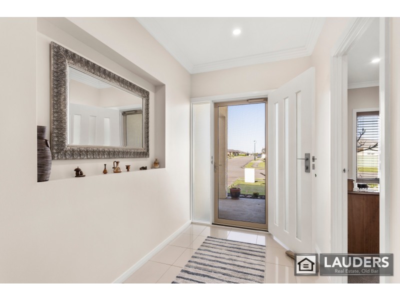 60 Bluehaven Drive, Old Bar NSW 2430