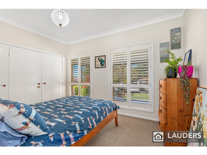 5 Laurina Close, Old Bar NSW 2430