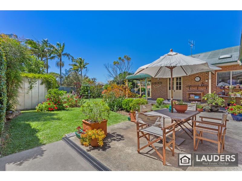 5 Laurina Close, Old Bar NSW 2430