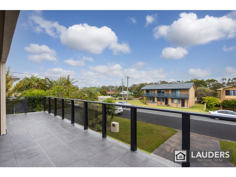 50 Hall Street, Old Bar NSW 2430