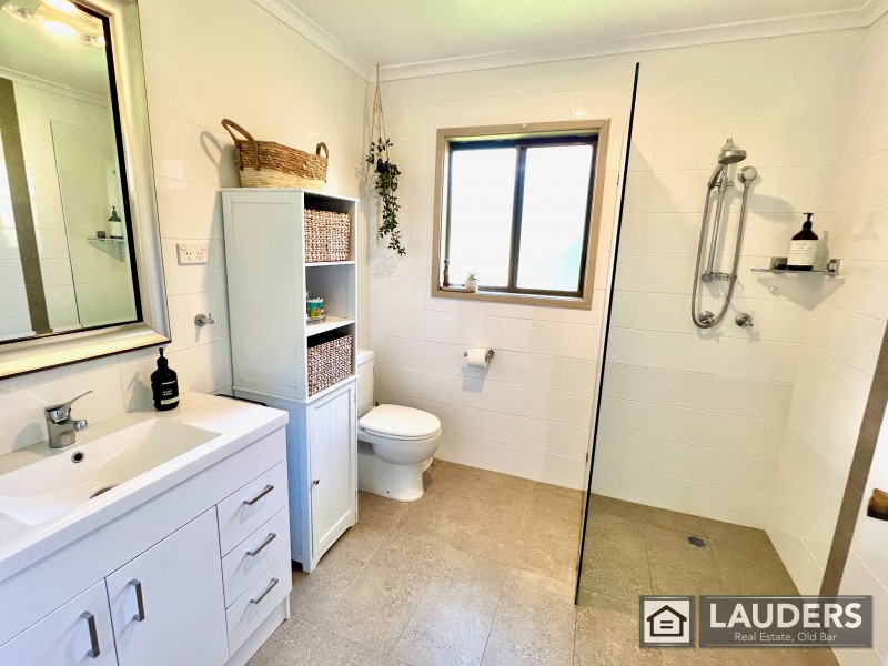 12 Farleigh Street, Old Bar NSW 2430