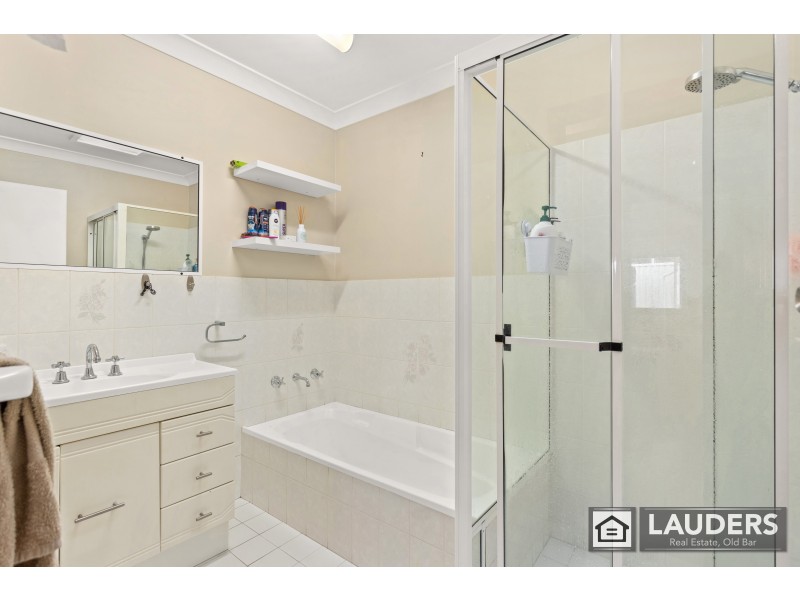 2/89 Old Bar Road, Old Bar NSW 2430