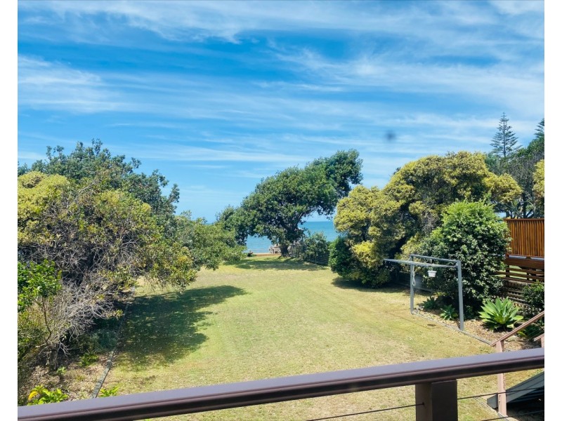 6 Lewis Street, Old Bar NSW 2430