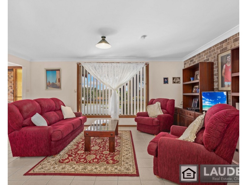 24 Molong Road, Old Bar NSW 2430