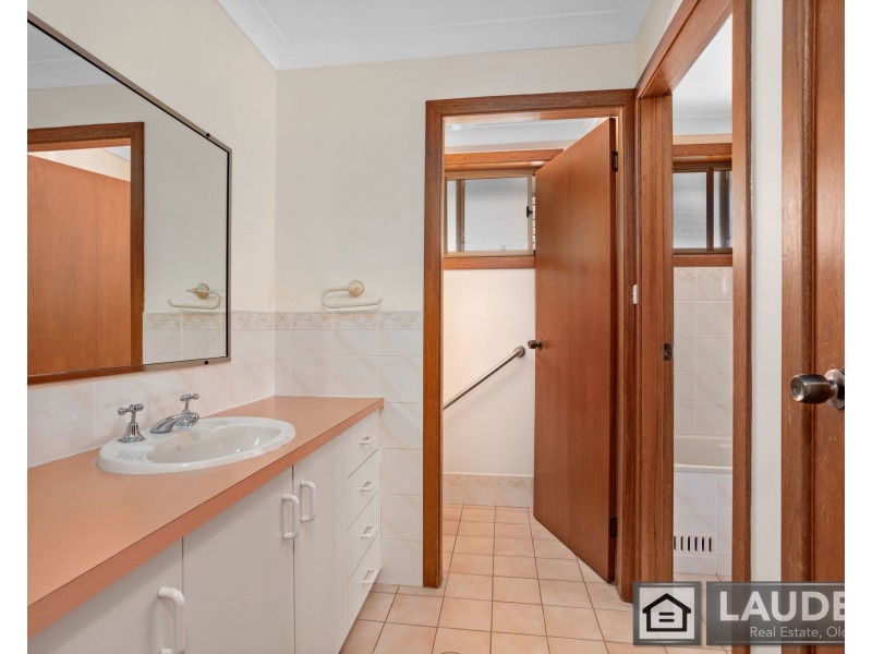 24 Molong Road, Old Bar NSW 2430