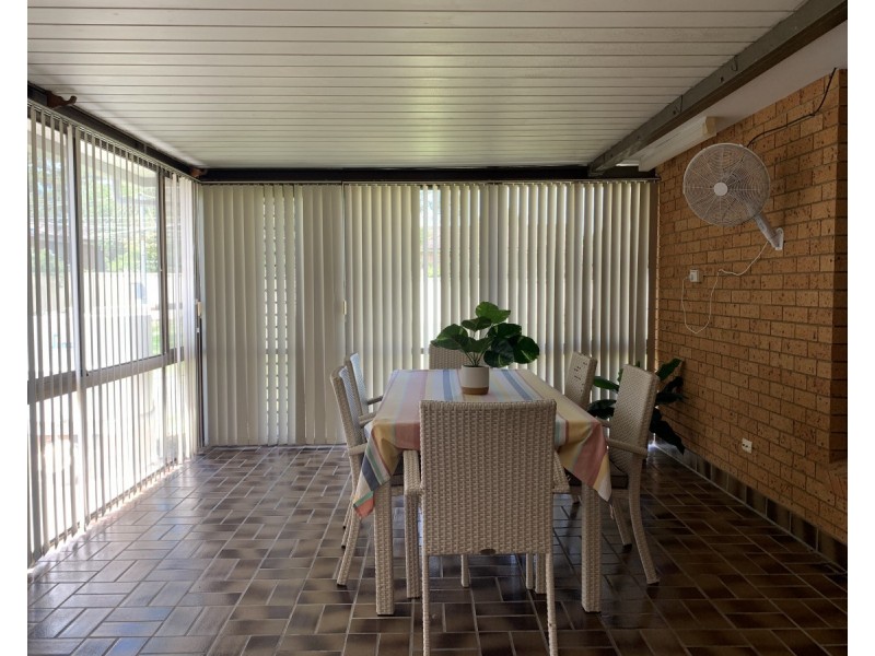 4 Joel Drive, Old Bar NSW 2430