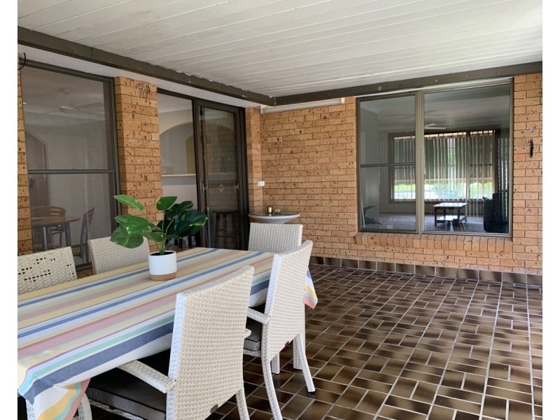 4 Joel Drive, Old Bar NSW 2430
