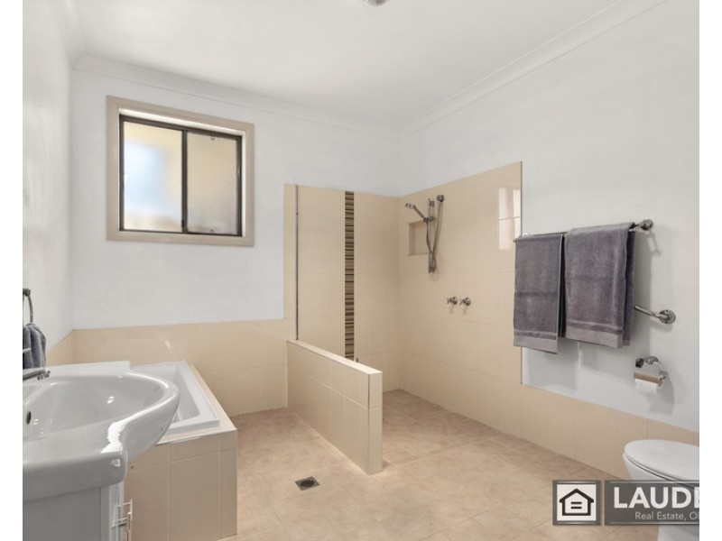 75 Old Bar Road, Old Bar NSW 2430