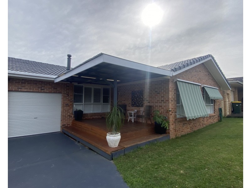 6 Laurina Close, Old Bar NSW 2430