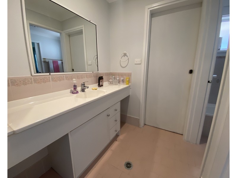 6 Laurina Close, Old Bar NSW 2430