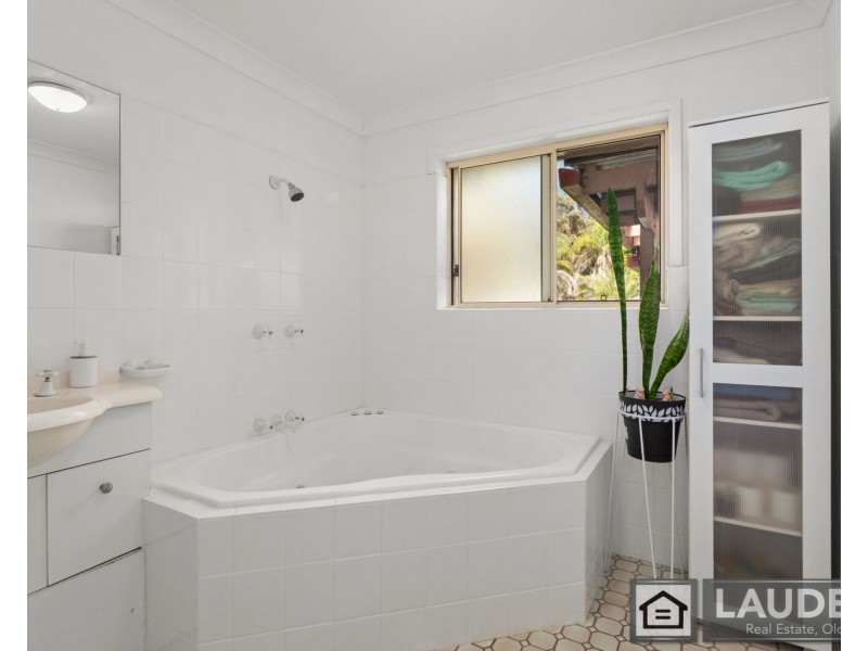 5 Sarah Close, Old Bar NSW 2430