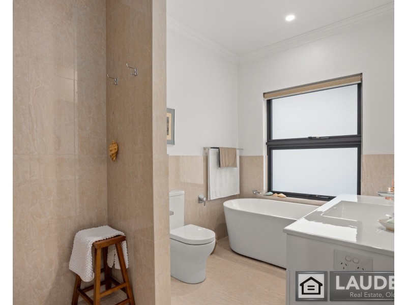 14 Viewmont Way, Old Bar NSW 2430