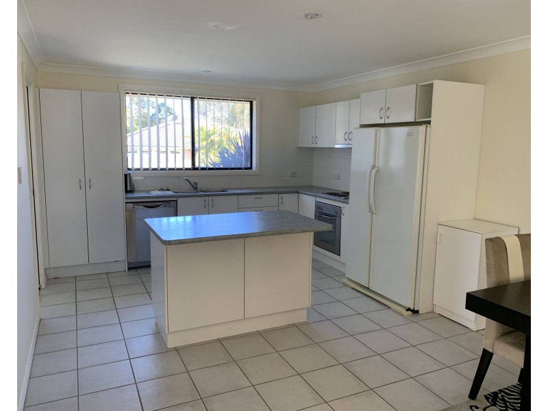32b Ivy Crescent, Old Bar NSW 2430