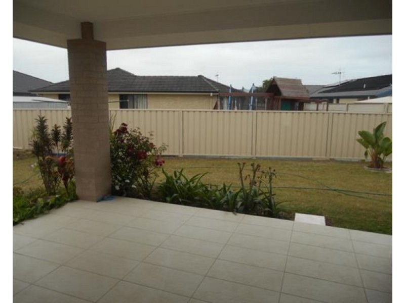 33 Bluehaven Drive, Old Bar NSW 2430