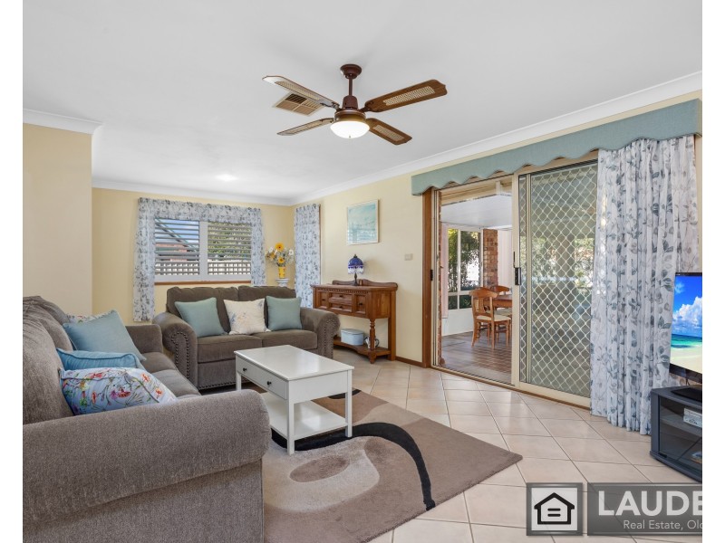 8 Silkyash Close, Old Bar NSW 2430