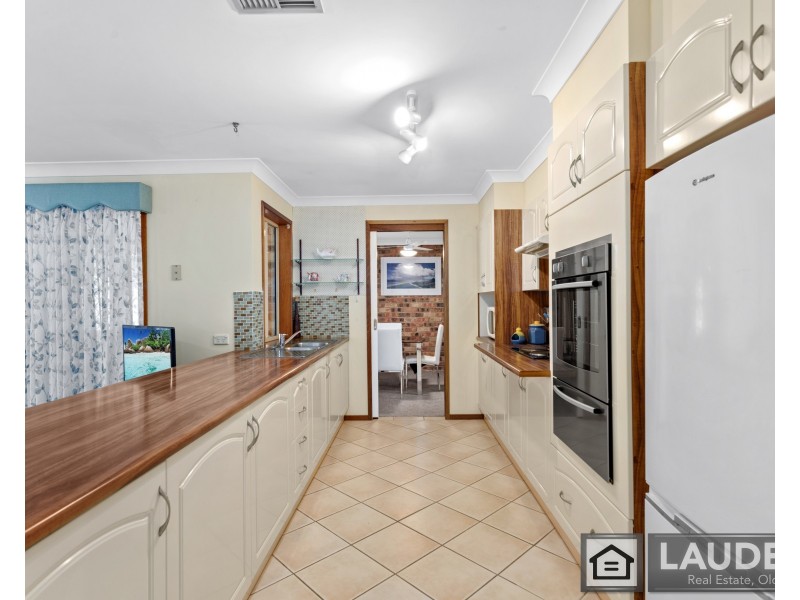 8 Silkyash Close, Old Bar NSW 2430