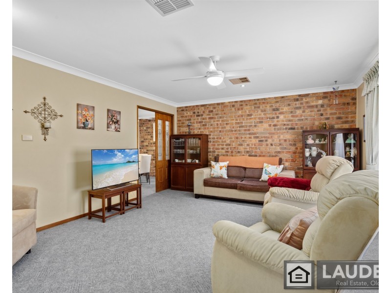 8 Silkyash Close, Old Bar NSW 2430