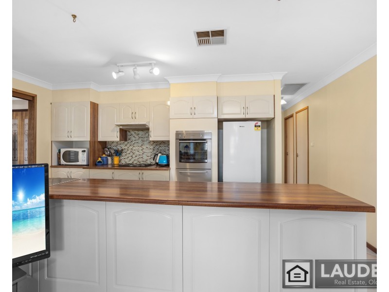 8 Silkyash Close, Old Bar NSW 2430