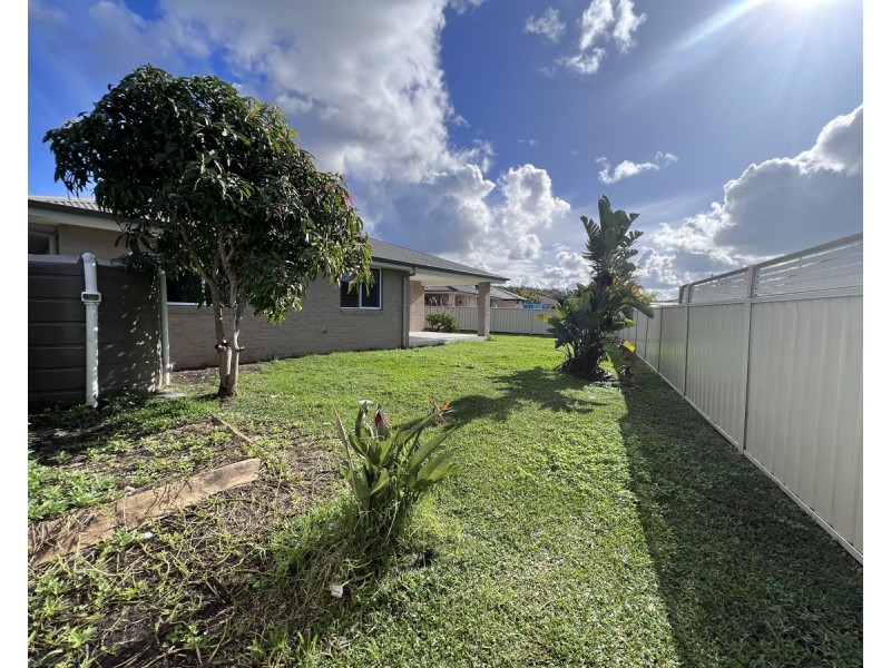 33 Bluehaven Drive, Old Bar NSW 2430