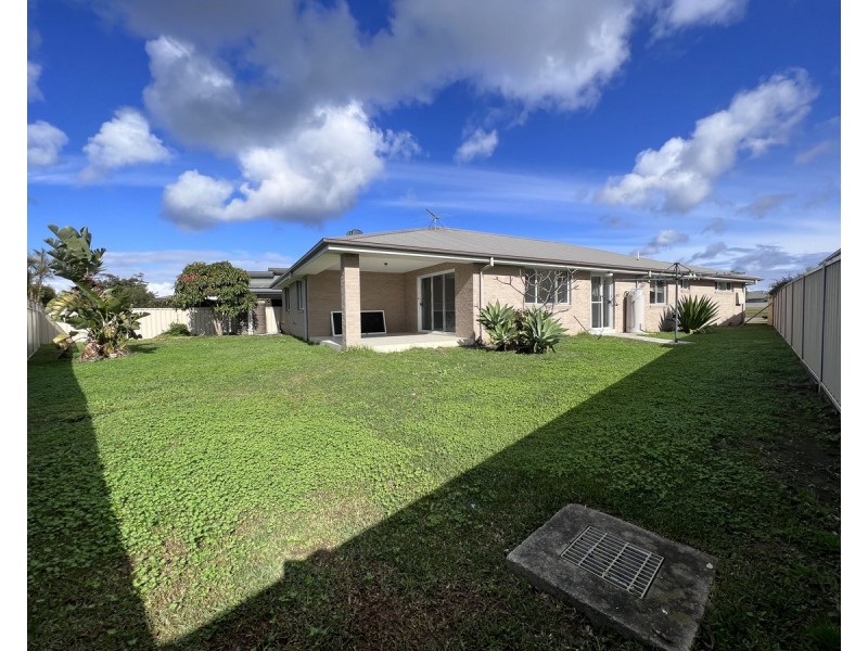 33 Bluehaven Drive, Old Bar NSW 2430