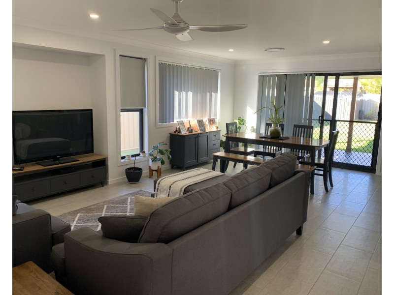 64 Albatross Way, Old Bar NSW 2430